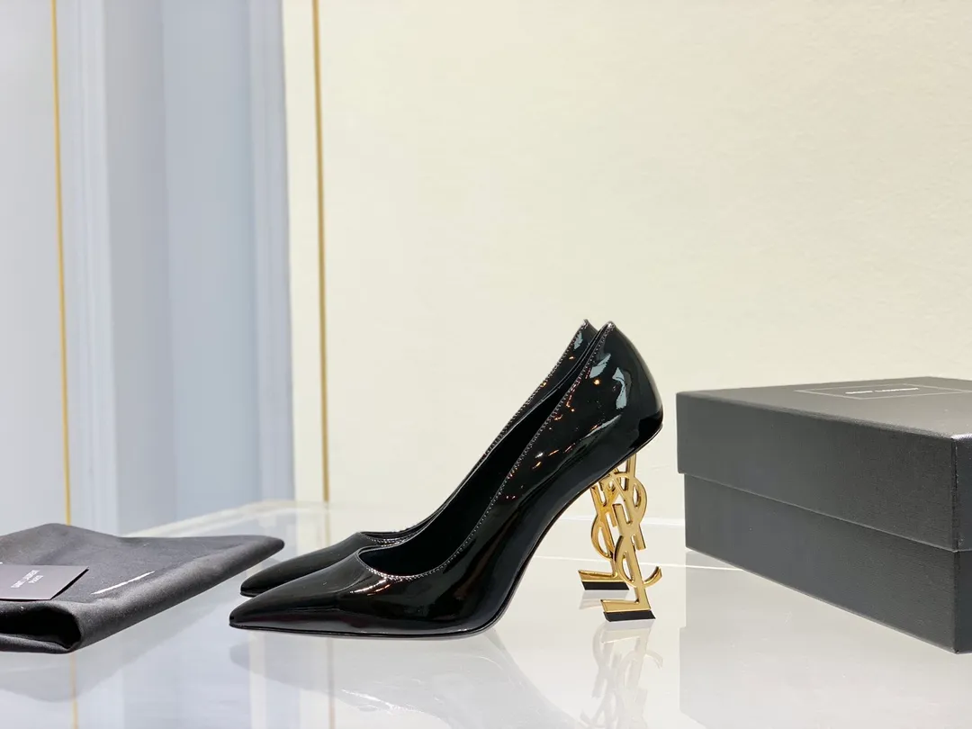 👟👟Ex-factory price 560👟👟 ysl classic letter high heels, a high-heeled item that is directly regarded as a god, elegant in capital letters! Selected imported calfskin material, crystal sheepskin lining, Italian imported cowhide sole, perfect shoe shape, fine routing, electroplated letter steel heels! Quality 35-39 (40 41 42 customized, non-refundable and non-exchangeable)